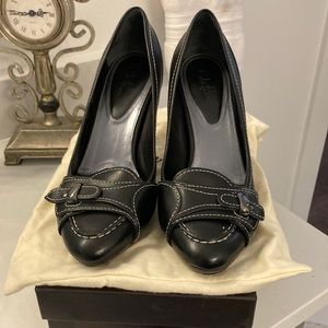 👠ladies size 8 1/2 Cole Haan yoselin pump. Black with white stitching